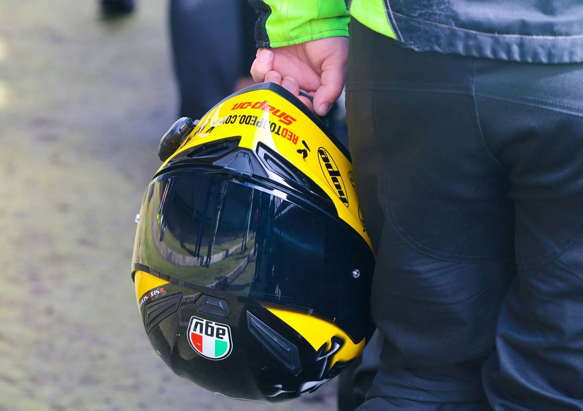 Diagram showing helmet fit changes at altitude: shell contraction, hood interference, and strap loosening due to cold