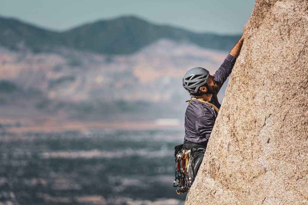 Why Your Climbing Helmet Fails: The Truth About Temperature Regulation Systems