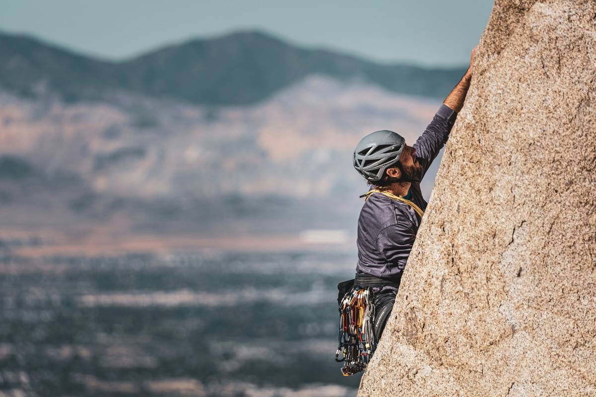 Why Your Climbing Helmet Fails: The Truth About Temperature Regulation Systems