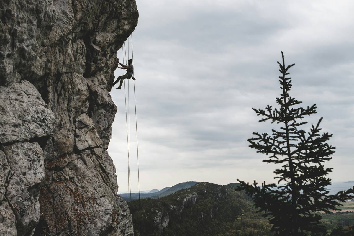 Altitude Sickness Prevention: What Your Climbing Helmet Won’t Tell You